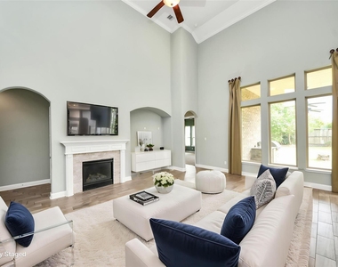 20211 Cascading Falls Boulevard - Photo Thumbnail 6