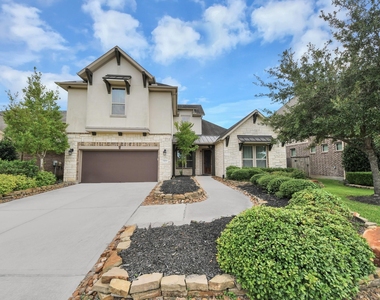 20211 Cascading Falls Boulevard - Photo Thumbnail 2