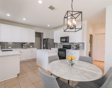 10314 Five Oaks Crossing - Photo Thumbnail 7