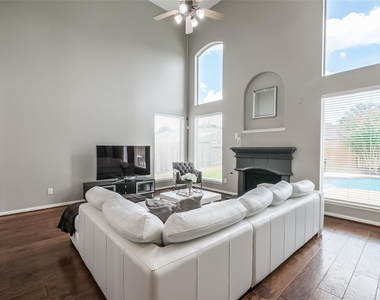 10314 Five Oaks Crossing - Photo Thumbnail 13
