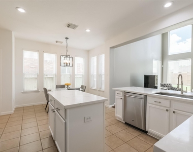 10314 Five Oaks Crossing - Photo Thumbnail 10