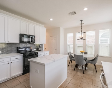 10314 Five Oaks Crossing - Photo Thumbnail 8
