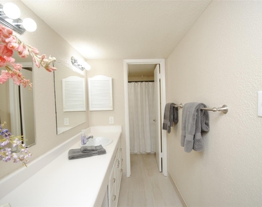781 Country Place Drive - Photo Thumbnail 14