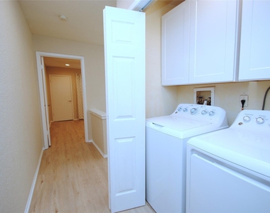 781 Country Place Drive - Photo Thumbnail 16