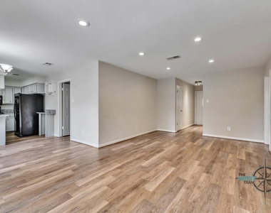 707 Hildred Avenue - Photo Thumbnail 9