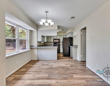 707 Hildred Avenue - Photo Thumbnail 6