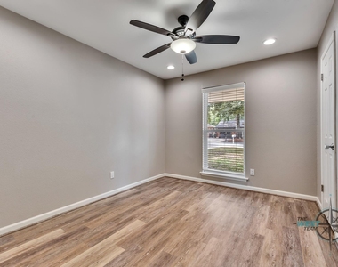 707 Hildred Avenue - Photo Thumbnail 13