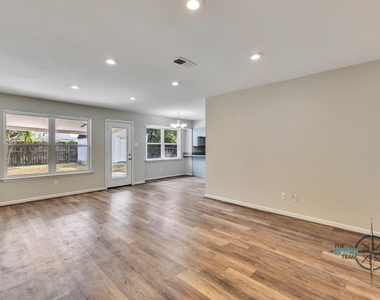 707 Hildred Avenue - Photo Thumbnail 5