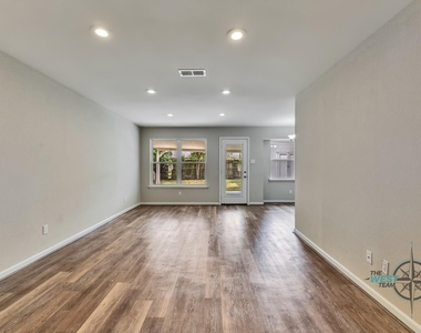 707 Hildred Avenue - Photo Thumbnail 3