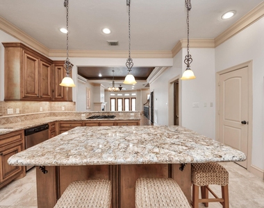 1817 Houston Avenue - Photo Thumbnail 17