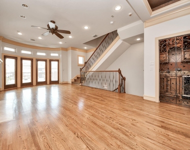 1817 Houston Avenue - Photo Thumbnail 8