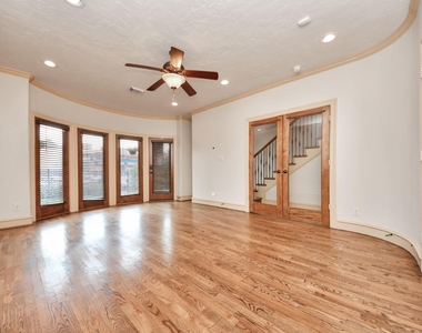 1817 Houston Avenue - Photo Thumbnail 5