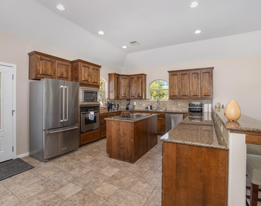 31425 Ranch Road 12 - Photo Thumbnail 6