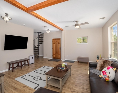 31425 Ranch Road 12 - Photo Thumbnail 3