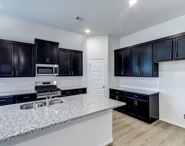 4015 Houberry Loop - Photo Thumbnail 7