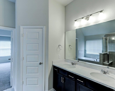 4015 Houberry Loop - Photo Thumbnail 17