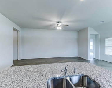 4015 Houberry Loop - Photo Thumbnail 9