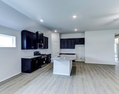 4015 Houberry Loop - Photo Thumbnail 6