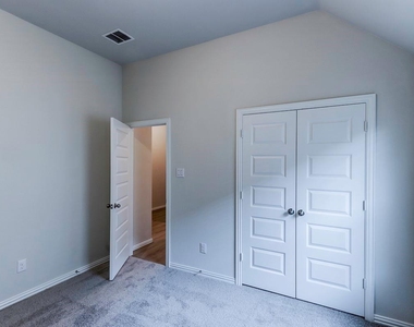 4015 Houberry Loop - Photo Thumbnail 23