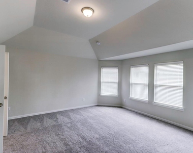 4015 Houberry Loop - Photo Thumbnail 10