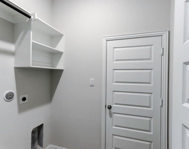4015 Houberry Loop - Photo Thumbnail 28