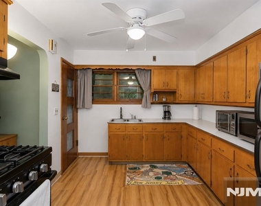 340 Saddle River - Photo Thumbnail 9