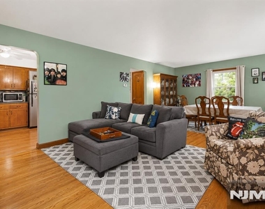 340 Saddle River - Photo Thumbnail 2