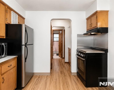 340 Saddle River - Photo Thumbnail 10