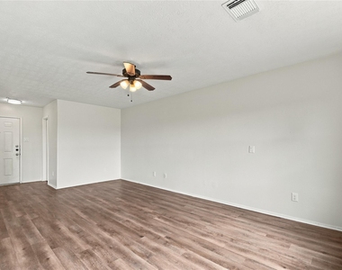 4610 Parkstone Bend Court - Photo Thumbnail 6