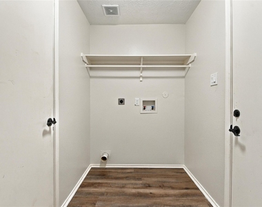 4610 Parkstone Bend Court - Photo Thumbnail 17