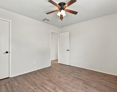 4610 Parkstone Bend Court - Photo Thumbnail 29