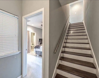 204 Marshall Street - Photo Thumbnail 3
