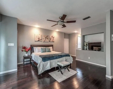 204 Marshall Street - Photo Thumbnail 8