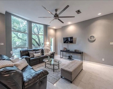 204 Marshall Street - Photo Thumbnail 6