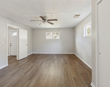 302 14th Street N - Photo Thumbnail 10