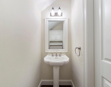 90 W Horizon Ridge Place - Photo Thumbnail 6