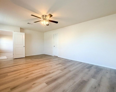 29202 Vernon Forest Court - Photo Thumbnail 10