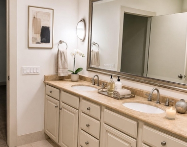 4899 Montrose Boulevard - Photo Thumbnail 4