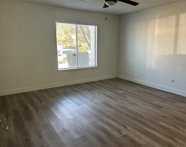 6119 Dryad Drive - Photo Thumbnail 8