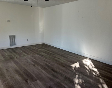 6119 Dryad Drive - Photo Thumbnail 7