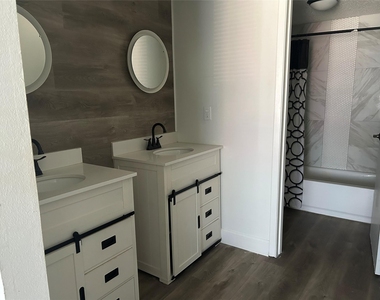 6119 Dryad Drive - Photo Thumbnail 9