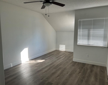 6119 Dryad Drive - Photo Thumbnail 12