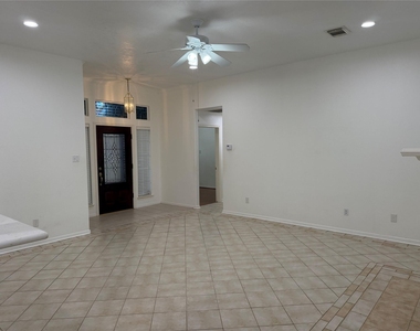 1109 Courtside Drive - Photo Thumbnail 25