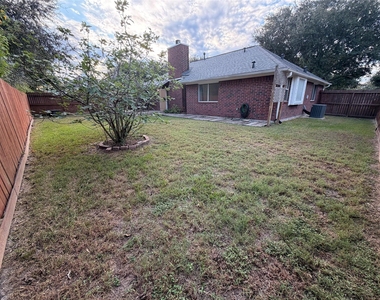 1109 Courtside Drive - Photo Thumbnail 18