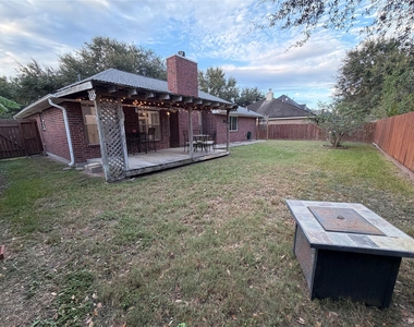 1109 Courtside Drive - Photo Thumbnail 16