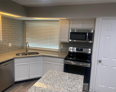 15907 Inwood Lane - Photo Thumbnail 10