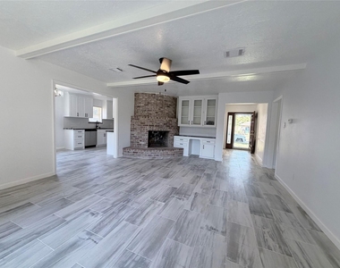 9319 Tooley Drive - Photo Thumbnail 6