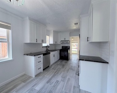 9319 Tooley Drive - Photo Thumbnail 4
