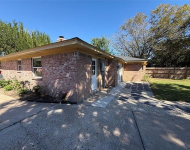 9319 Tooley Drive - Photo Thumbnail 11