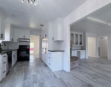 9319 Tooley Drive - Photo Thumbnail 5